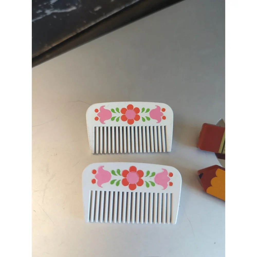 2 Pair Vintage Avon 1973, School Days & Flower Combs Girls Hair Barrettes